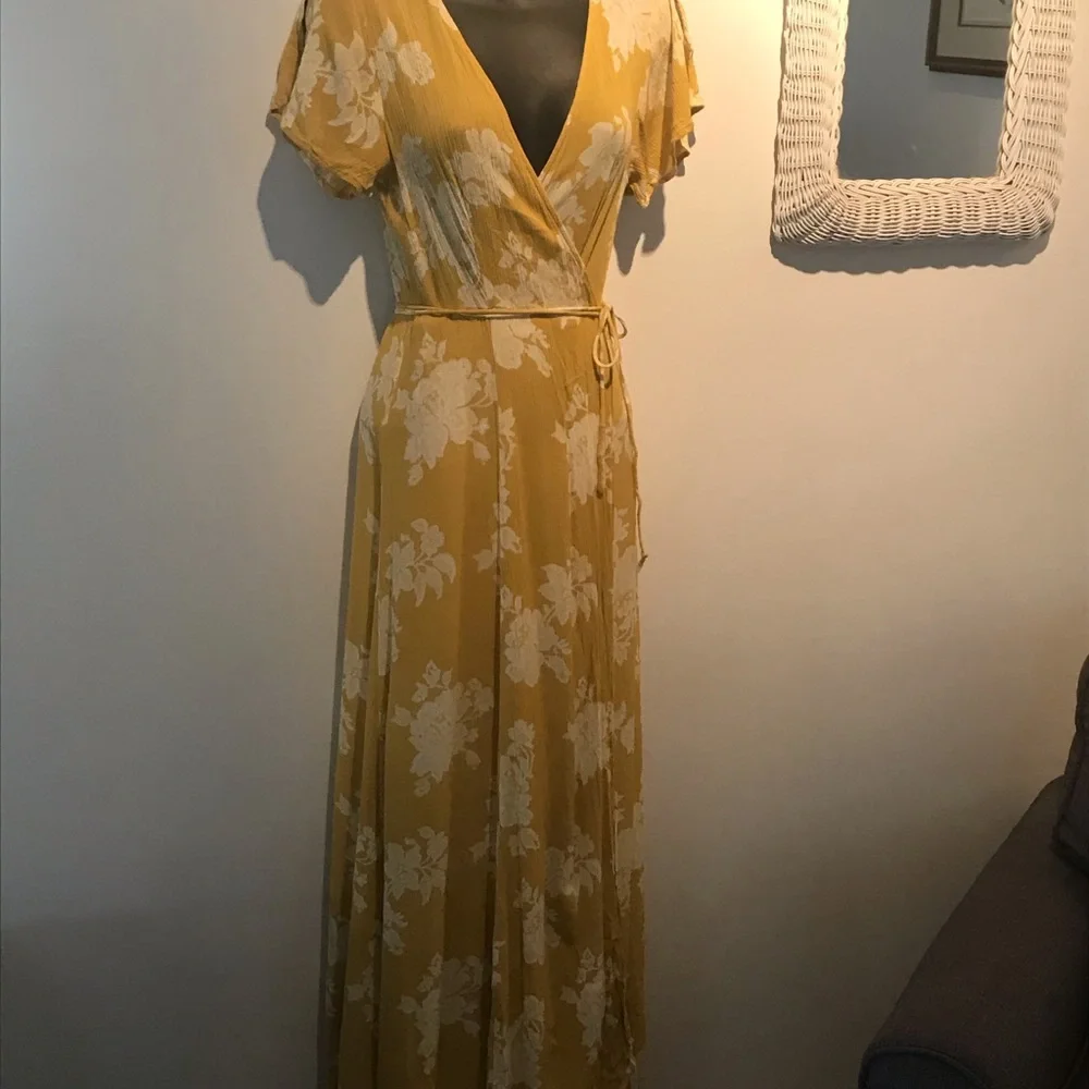 SOLD Lulu’s yellow maxi wrap dress Sz Sm - Picture 3 of 12